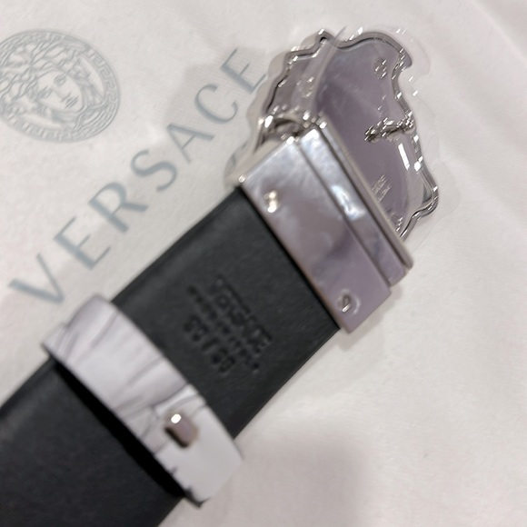 VERSACE
Medusa Buckle Reversible Barocco Belt - Picture 7 of 7